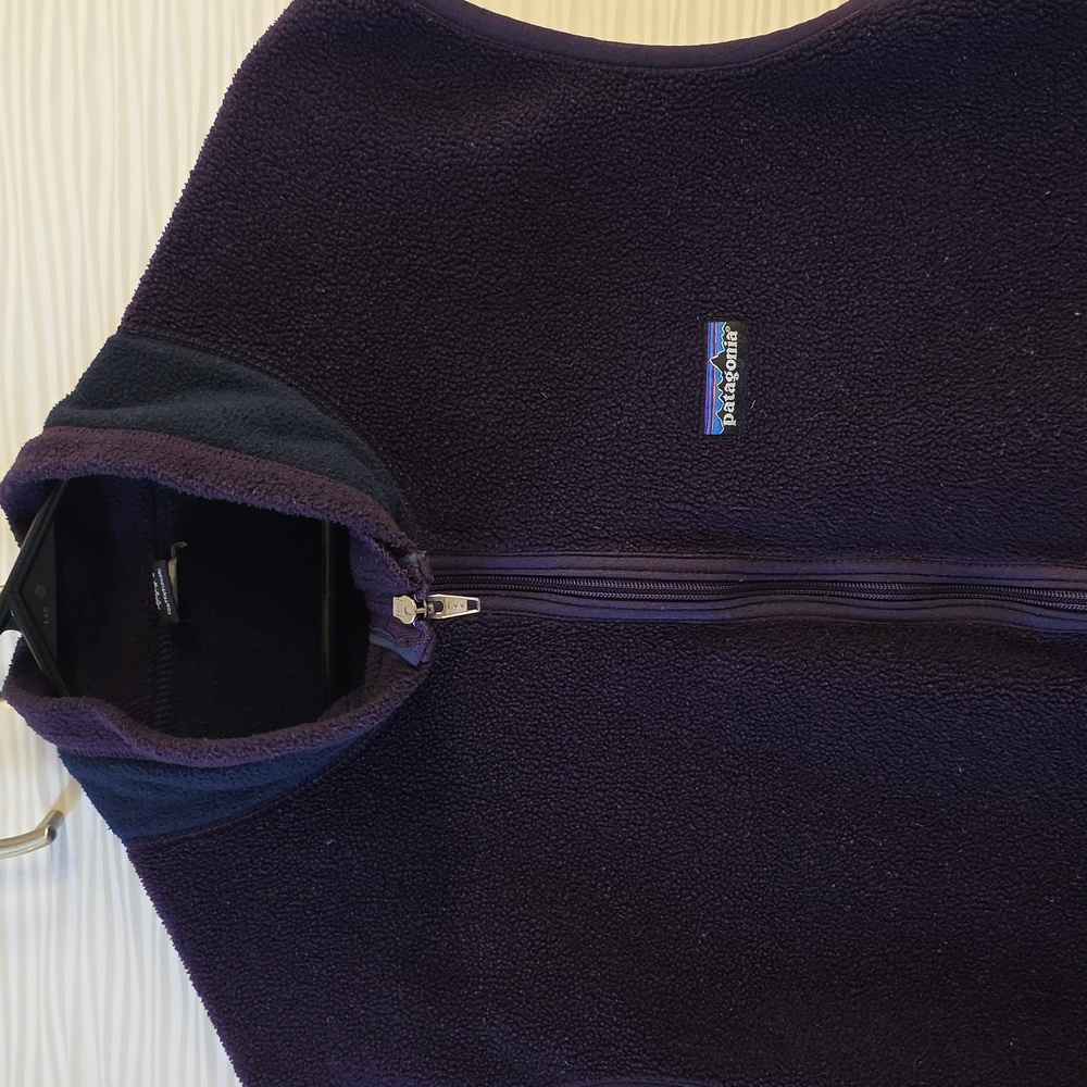 Patagonia Vintage Men's Purple Fleece Vest - Picture 2 of 13